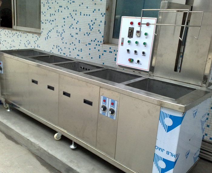 Large ultrasonic cleaning system
