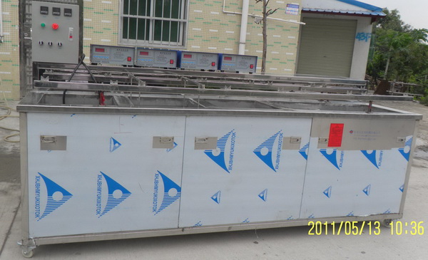 Large ultrasonic cleaning system