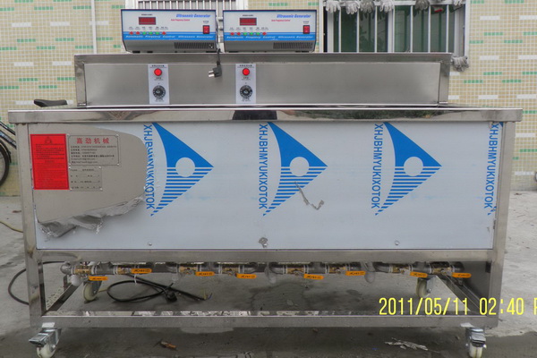 Large ultrasonic cleaning system