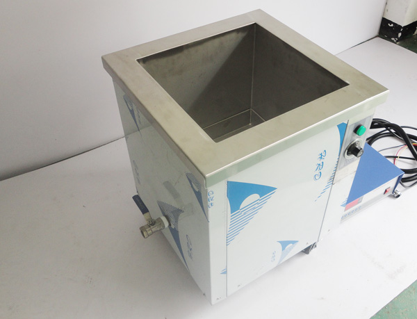 Dual frequency ultrasonic cleaner