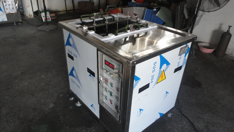 Electrolytic Ultrasonic Injection Mold Cleaner