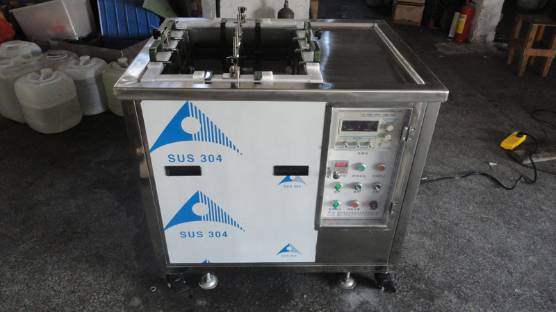 Electrolytic Ultrasonic Injection Mold Cleaner