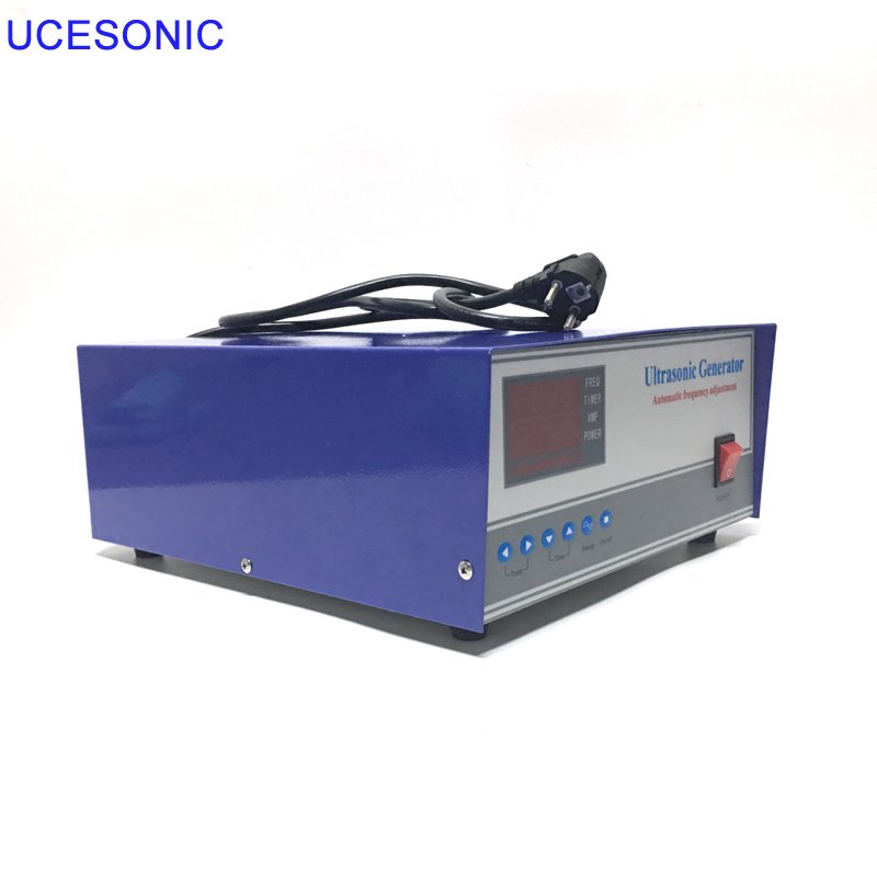 frequency sweep ultrasonic generator for cleaning