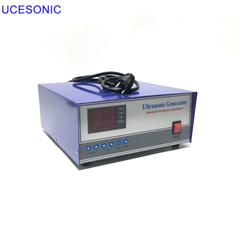frequency sweep ultrasonic generator for cleaning